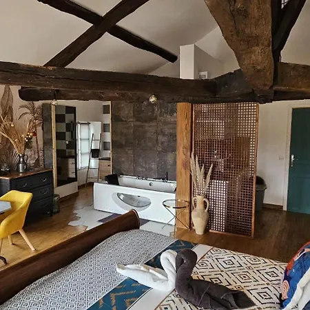 Suite Penthouse Romantique, Confolens, Charente Exterior foto