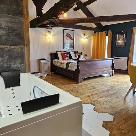 Suite Penthouse Romantique, Confolens, Charente Exterior foto