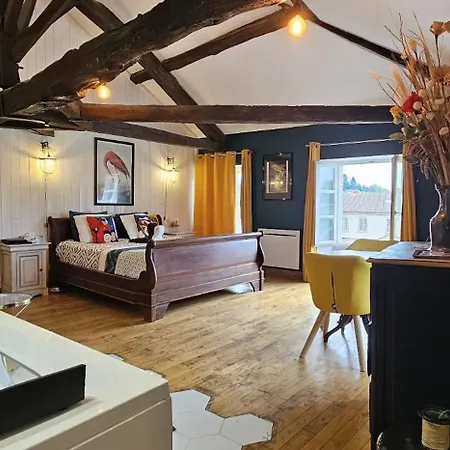 Suite Penthouse Romantique, Confolens, Charente Exterior foto