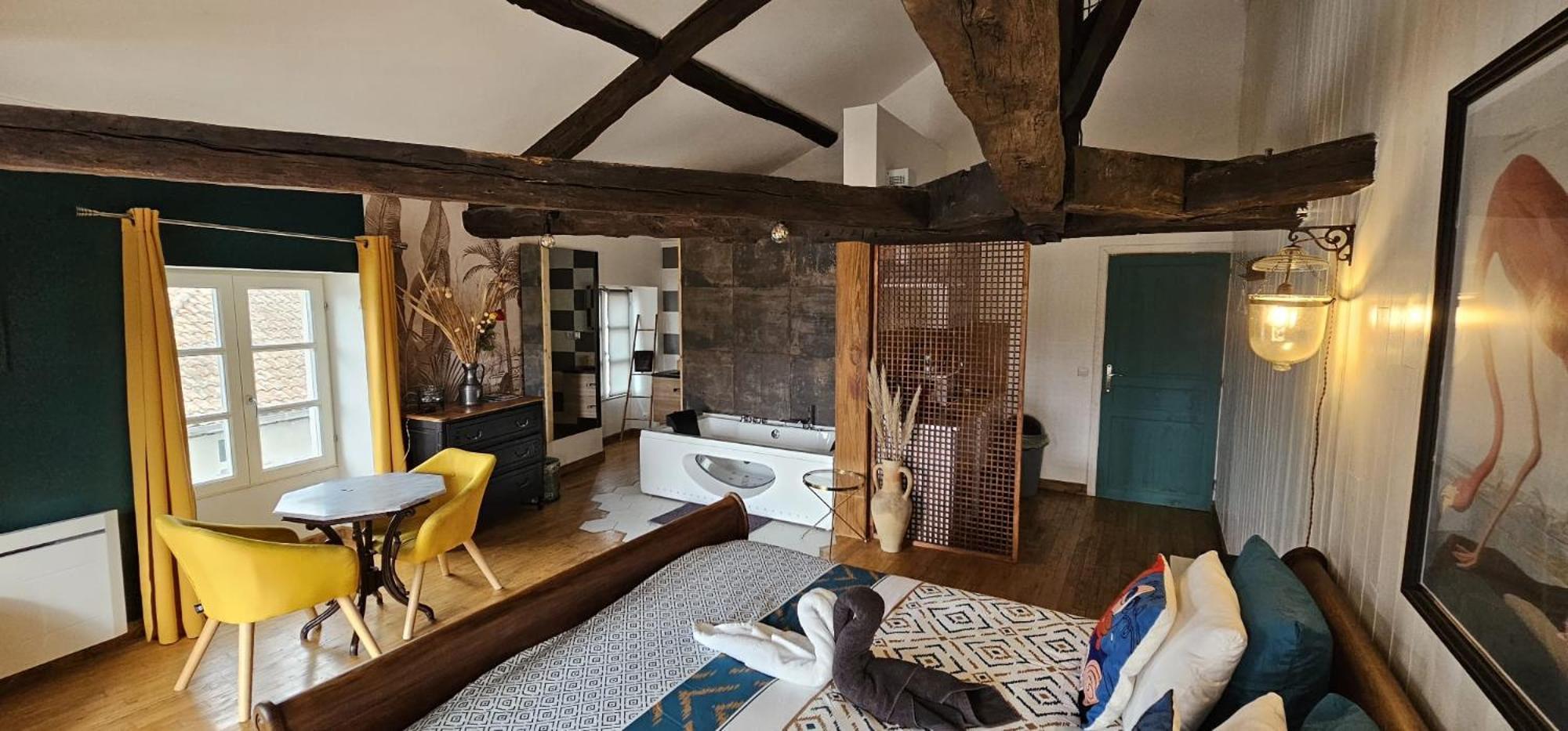 Penthouse Romantique, Confolens, Charente *